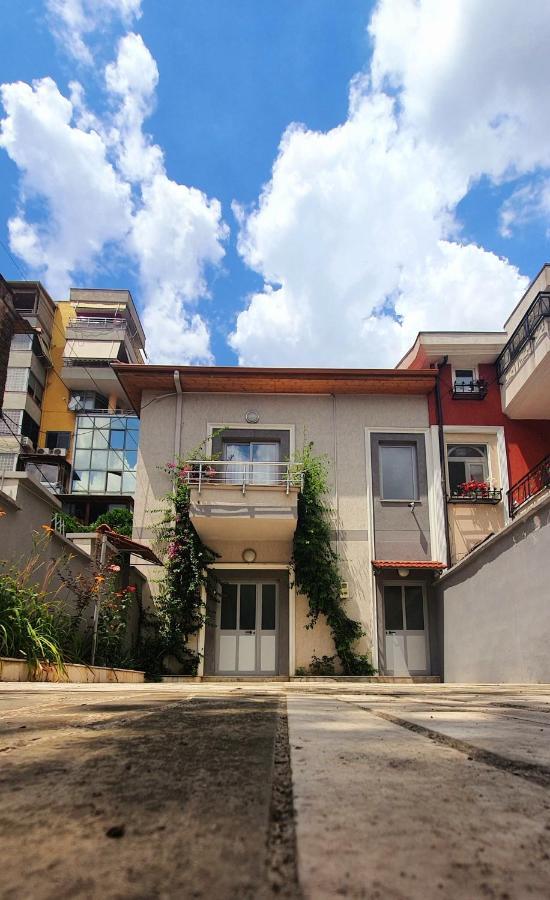 A Cheerful Villa With Free Parking Space Tiranë Eksteriør bilde