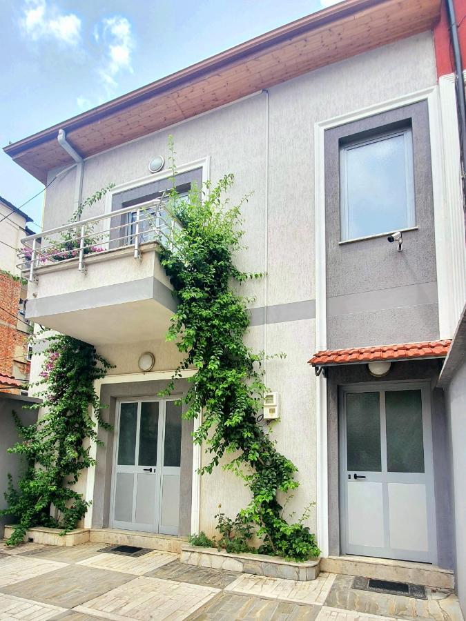 A Cheerful Villa With Free Parking Space Tiranë Eksteriør bilde