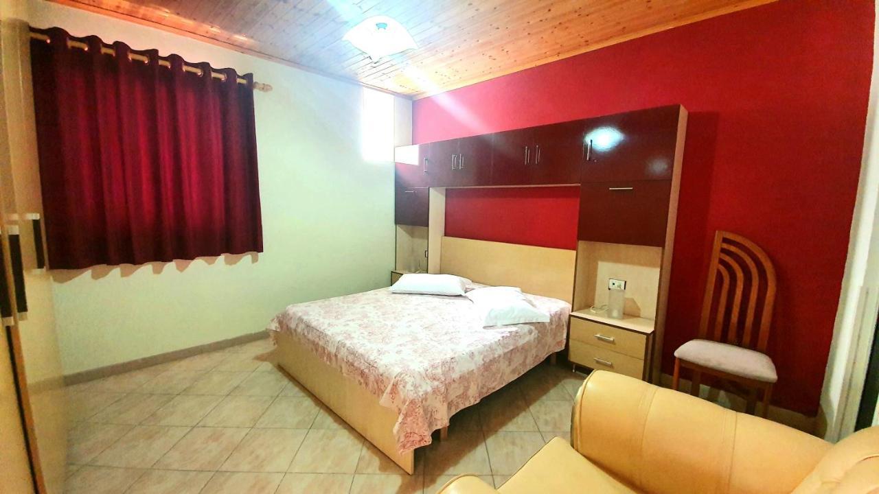 A Cheerful Villa With Free Parking Space Tiranë Eksteriør bilde