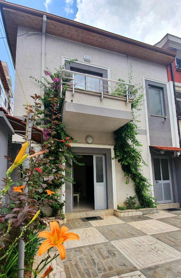 A Cheerful Villa With Free Parking Space Tiranë Eksteriør bilde