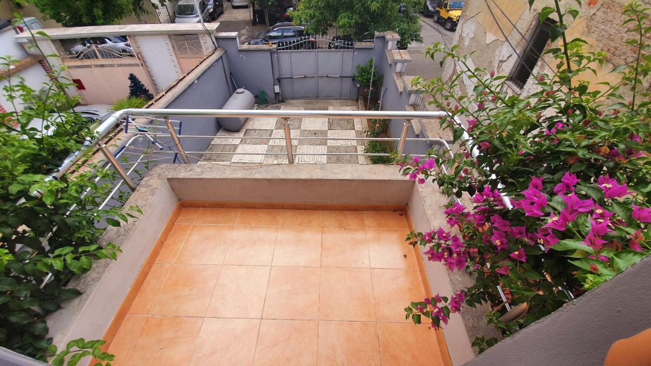 A Cheerful Villa With Free Parking Space Tiranë Eksteriør bilde