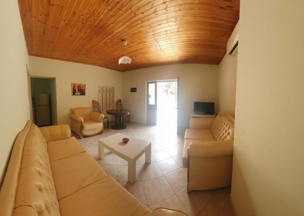 A Cheerful Villa With Free Parking Space Tiranë Eksteriør bilde
