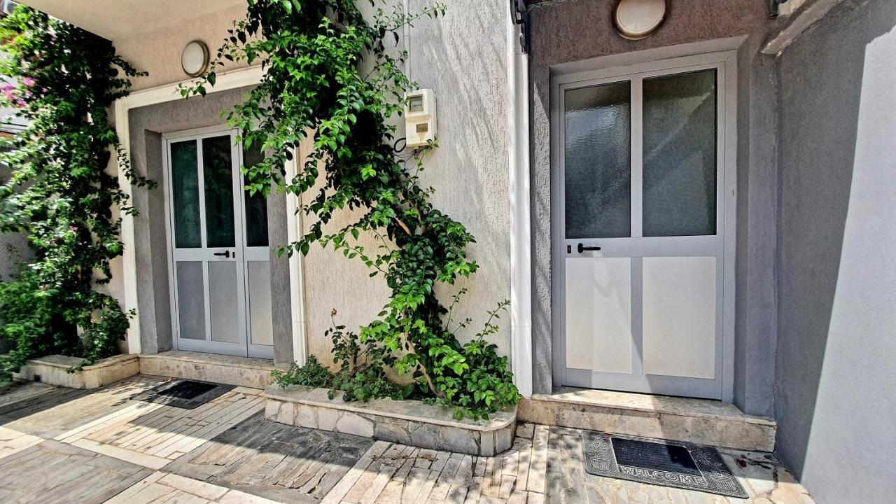 A Cheerful Villa With Free Parking Space Tiranë Eksteriør bilde